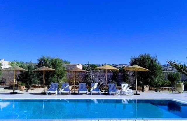 Great for groups (16+) - yoga, surf, friends & family