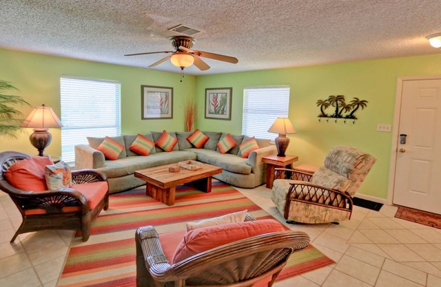 Great For Large Groups! Fun and Sun! By Rent On Padre
