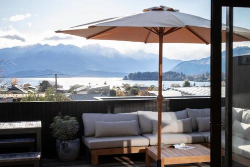 Great Lake View, Very Central, Modern Wanaka House, 3 En-suites