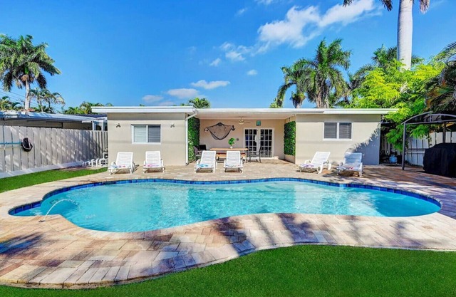 Great Location Heated Pool near Hollywood Beach