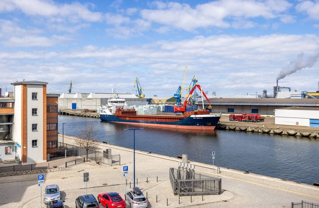 Great south-facing harbor apartment with a direct view of Wismar's old harbor