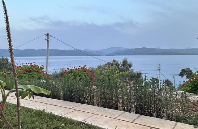 Greek House 2 min from the beach!