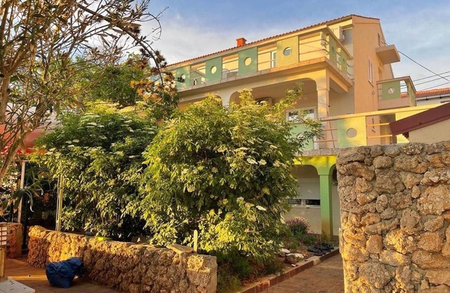 Green Apartment for 3