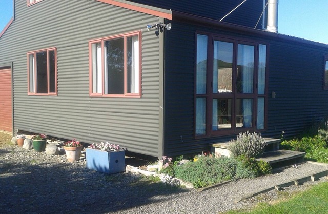 Green Barn accommodation on a working farm in the heart of Gladstone.