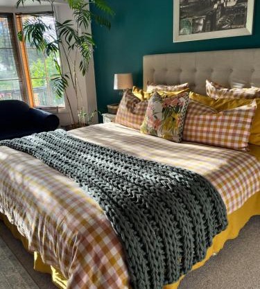 Green Gables B&B Waterfront Apartment with King Bed & Breakfast in Huon Valley