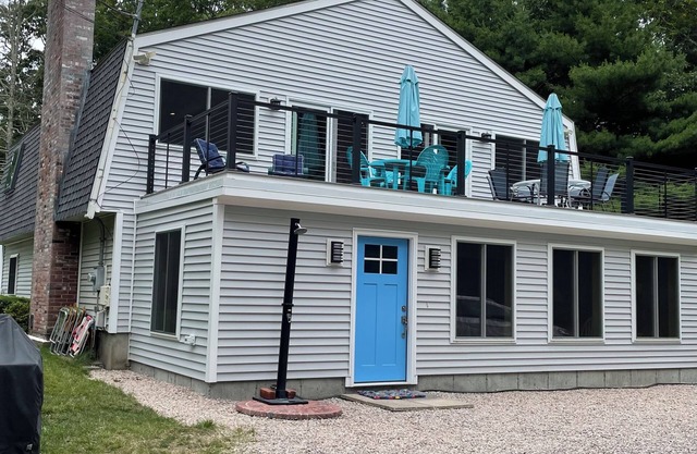 Green Hill Beach 1 Mile - 5 Bedroom with new large deck. Sleeps 9