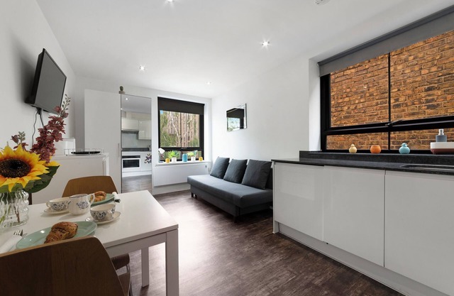 Green Lane Studio by MoreThanStays