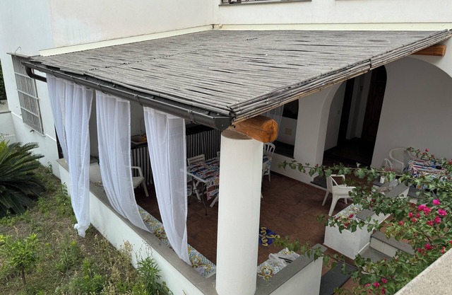 Green room with 4 beds, bathroom and patio with equipped kitchen