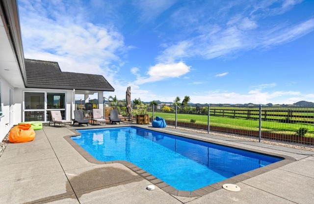 Green View - Parua Bay Holiday Home