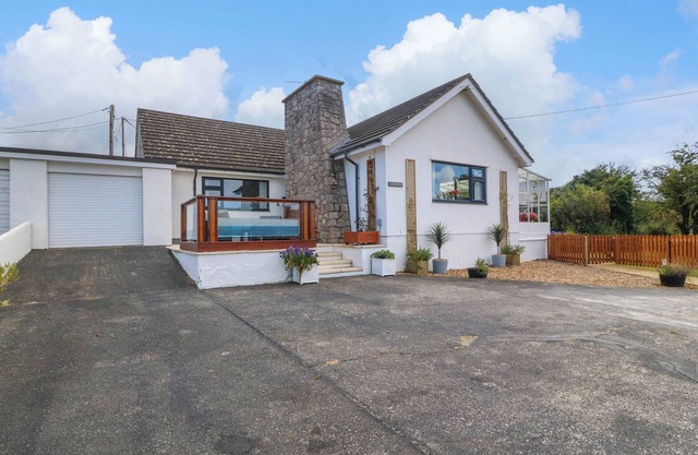 GREENFIELD, pet friendly, with open fire in Trearddur Bay