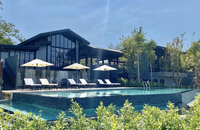 GREENHILLS RESORT Si Racha