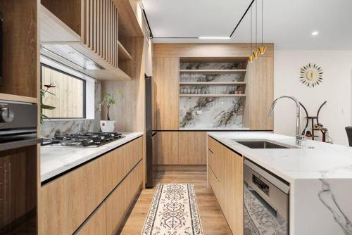 Greenstead Retreat 11 beds, 8 bedrooms, 5 baths