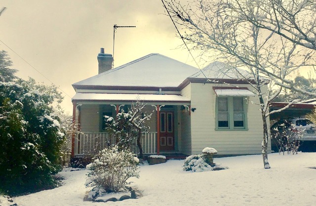 Grevillea Cottage - Family and Group Getaways
