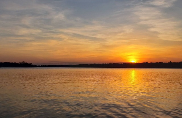Grey Wolf Family Style Cottage on Wolf Lake Waterfront