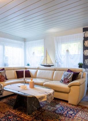 Große Helle Wohnung am Wald in Bad Saarow Nahe Grünheide und Berlin Souterrain