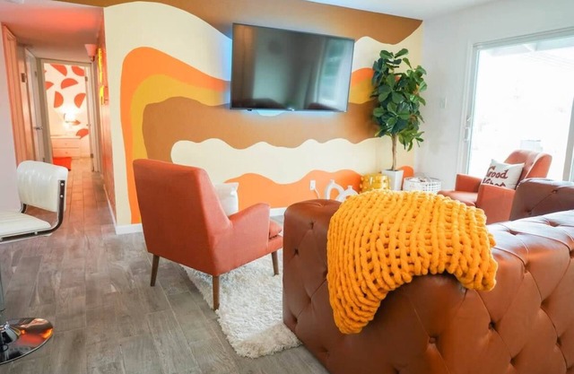 Groovy Getaway - 70s themed house!