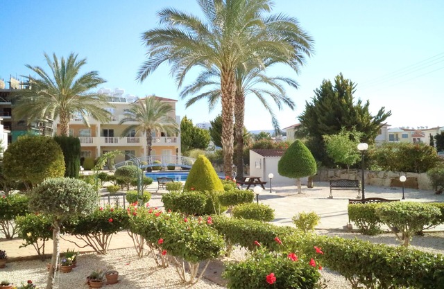 Ground Floor Apartment with Pool and Gardens close to Local Amenities and Beach