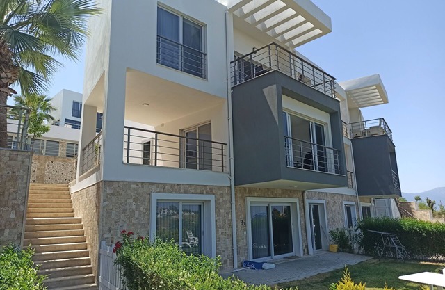 Ground Floor Apt with Private Garden – Peaceful Stay at Lavender Residence