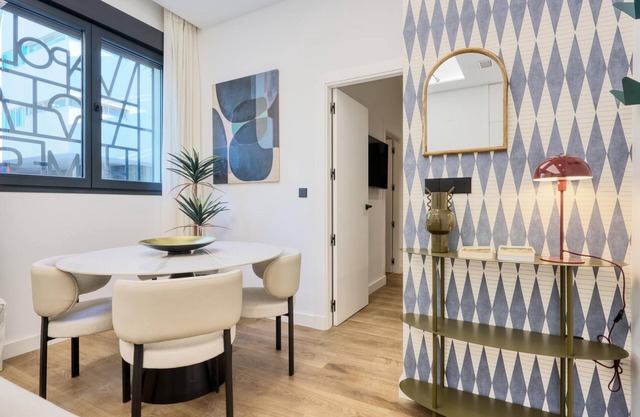 Ground-floor one-bedroom pied-à-terre with free parking