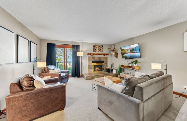 Ground floor unit with less than 5 minutes walk to the lifts - great location!