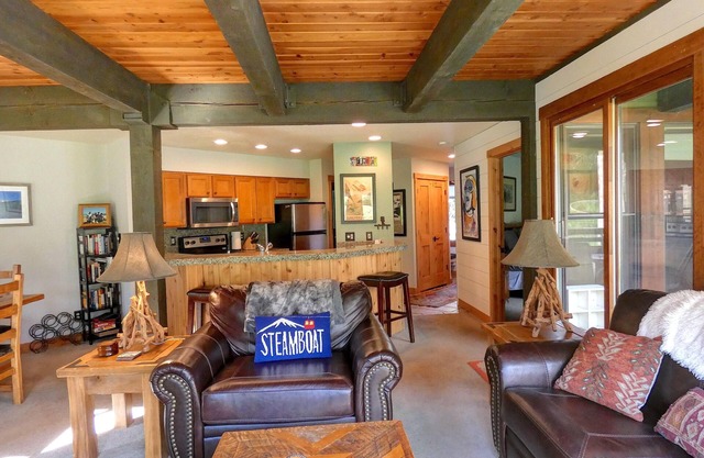 ⭐️ Ground Floor No Stairs ⎮ Walk to Ski ⎮ Mountain Village ⎮ Private Deck