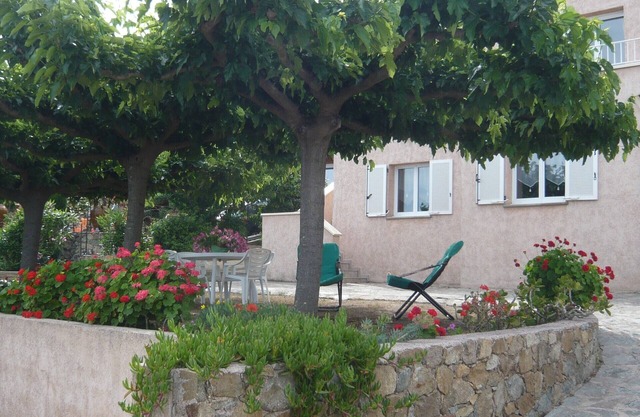 Ground floor villa flat in Monticello