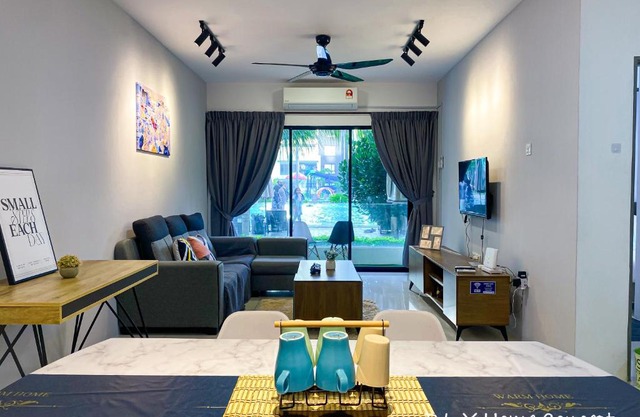 Groundfloor Poolside Manhattan Ipoh Free Netflix&Carpark