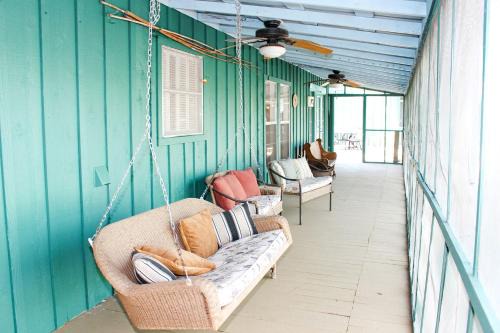 Group Cabin with Kayaks and Foosball Table in La Grange, Texas