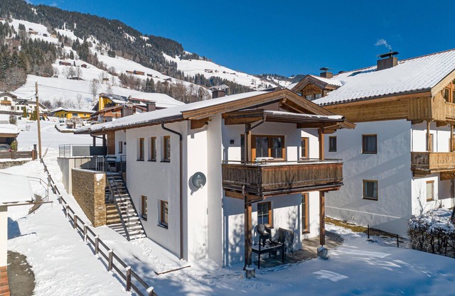 Group house at walking distance from the cosy Westendorf