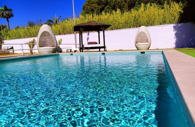 Groups 20-30 people. Beach, pool, private disco, BBQ, chillout, billiards