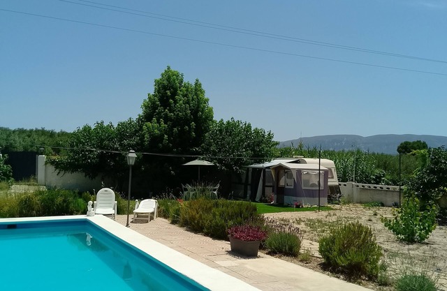 guest caravan with pool