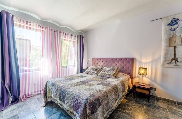 Guest House 'Chambre Double' with Shared Pool, Private Terrace and Wi-Fi