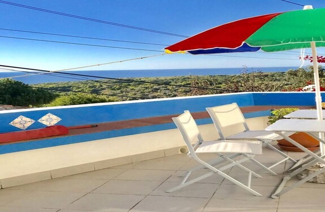 Guest house in Almocageme/Colares above the Adraga beach