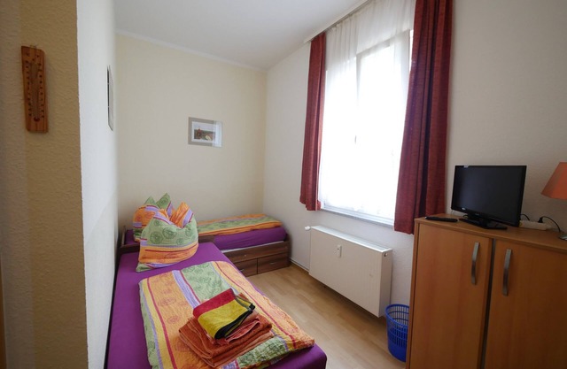 Guest room 2 with shared kitchen for 2 persons