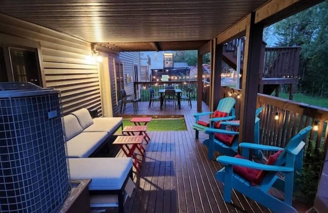 Guest Suite—Pool Table, Full Kitchen, Deck