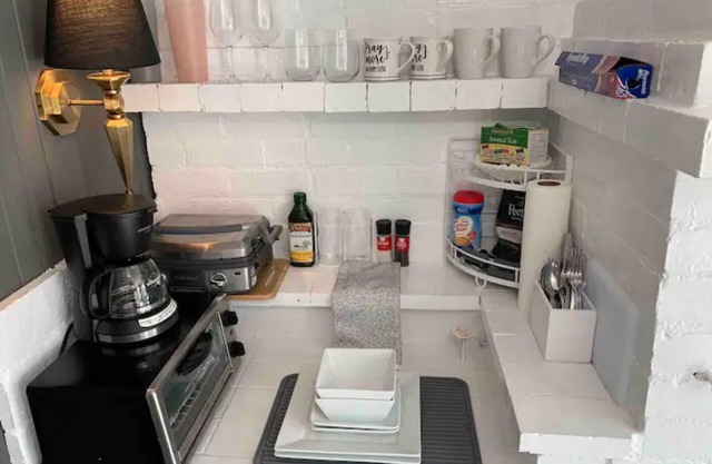 Guesthouse Detached.Quiet Nbrhd.AC!New Firestck4TV