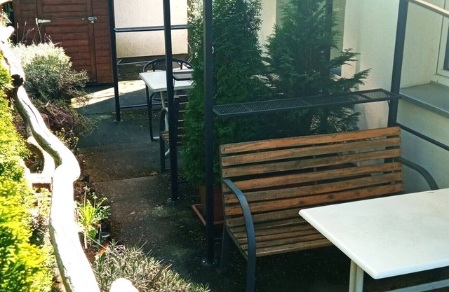 Guesthouse Rand Berlin - Nussbaum for 3 adults or 2 adults + 2 children up to 12 years.