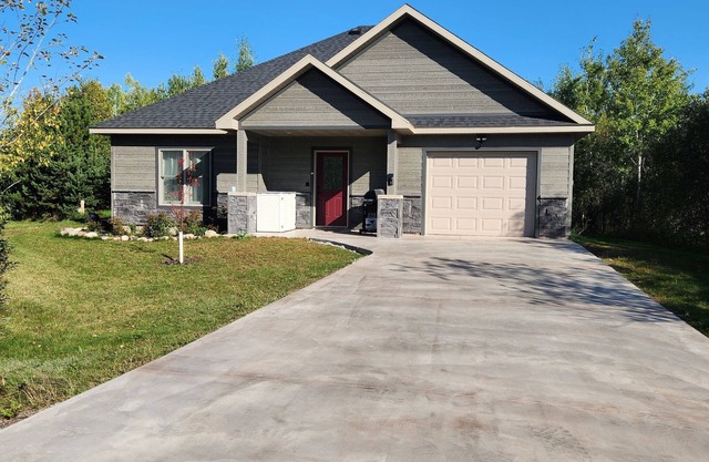 Guesthouse w/Heated garage/Fib intern/EV near MTU