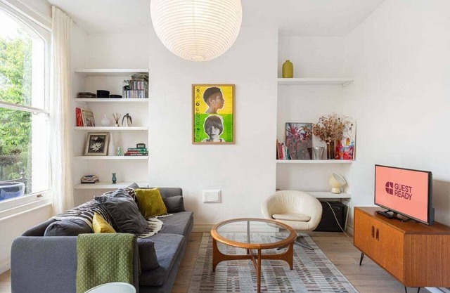 GuestReady Essential - Tranquil home in London