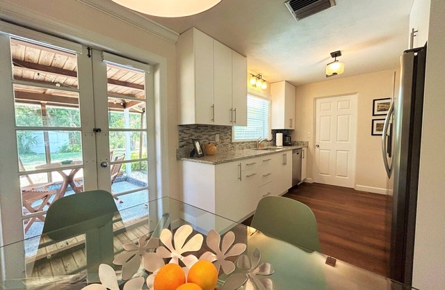 Guests Love This Home & Locationn 1 Mile to Downtown, Trolley to Beach, Pets OK!