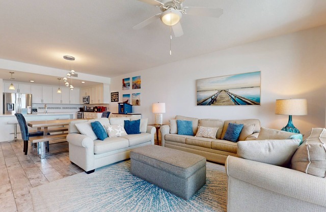Gulf-front condo with upgraded features - quick drive to entertainment