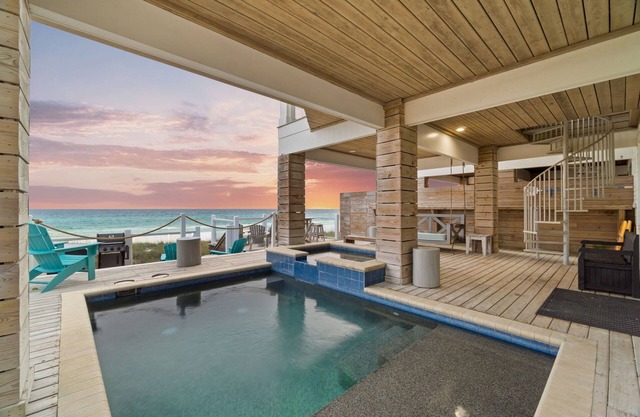 Gulf front retreat with pool, hot tub, & beach service—perfect for family groups