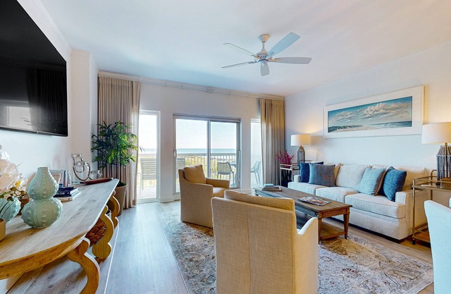 Gulf view condo w/beach access & resort pools, hot tub, tennis & gym