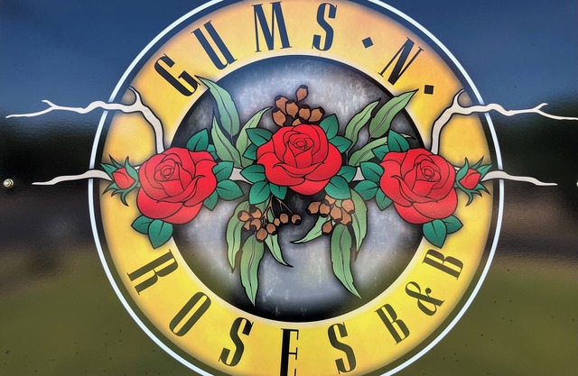 Gums N Roses B&B Quiet & Central Location. Spacious For Family & Pet Friendly🌹