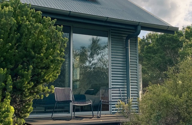 Gumtree Creek - A large architecturally designed, contemporary home in Dunkeld.