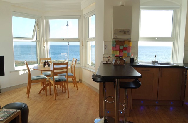 GWEL Y MOR, family friendly, country holiday cottage in Pwllheli