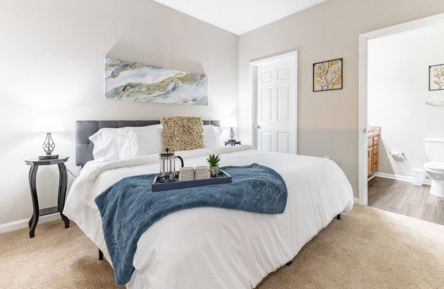 Gym, Fast WiFi, King Bed, Free Parking