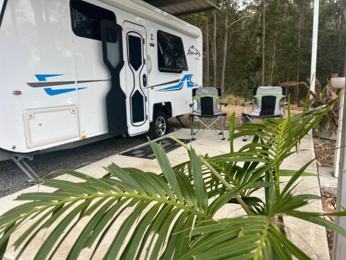 Gympie Luxury Caravan with ensuite bathroom