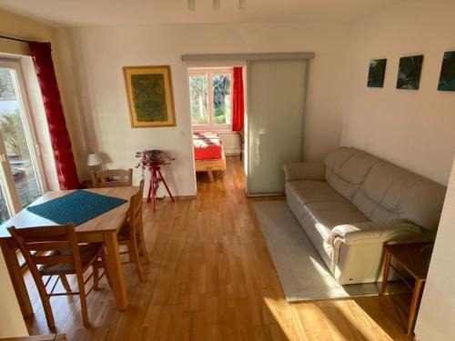 Häuschen mit Gartenblick