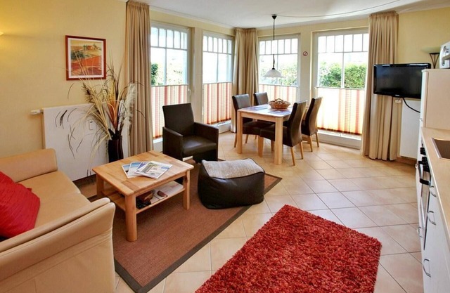 Hübsche Ferienwohnung an der Ostsee mit Terrasse, Saunabereich und Pool im Haus!